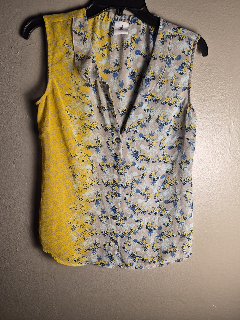 Cabi Sleeveless Split-Print Floral Button-Front Blouse in Yellow and Blue